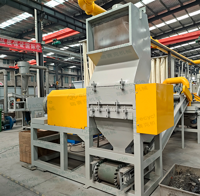 輪胎粉碎機(jī).jpg 輪胎粉碎機(jī).jpg